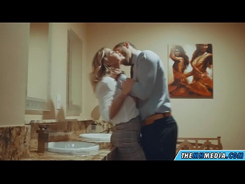 ❤️ وقتی یک بلوند بی تنه شما را در یک دستشویی عمومی اغوا می کند ☑ پورنو زیبا در fa.pornjimbo.ru ❌️❤